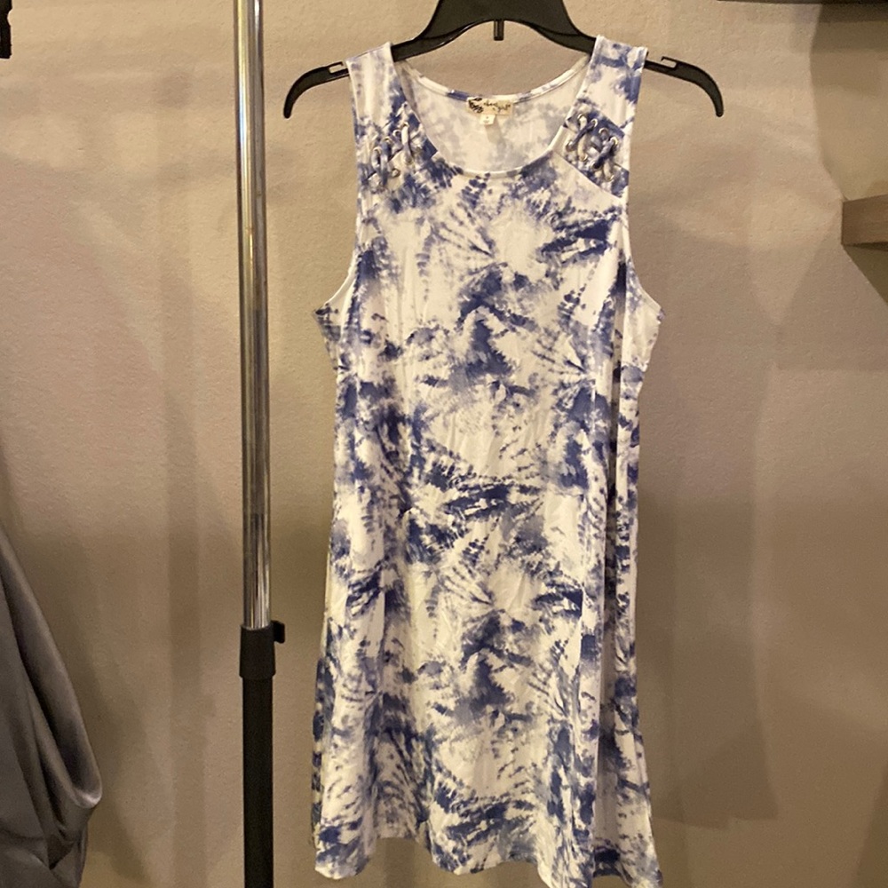 Blue/ white patterned dress